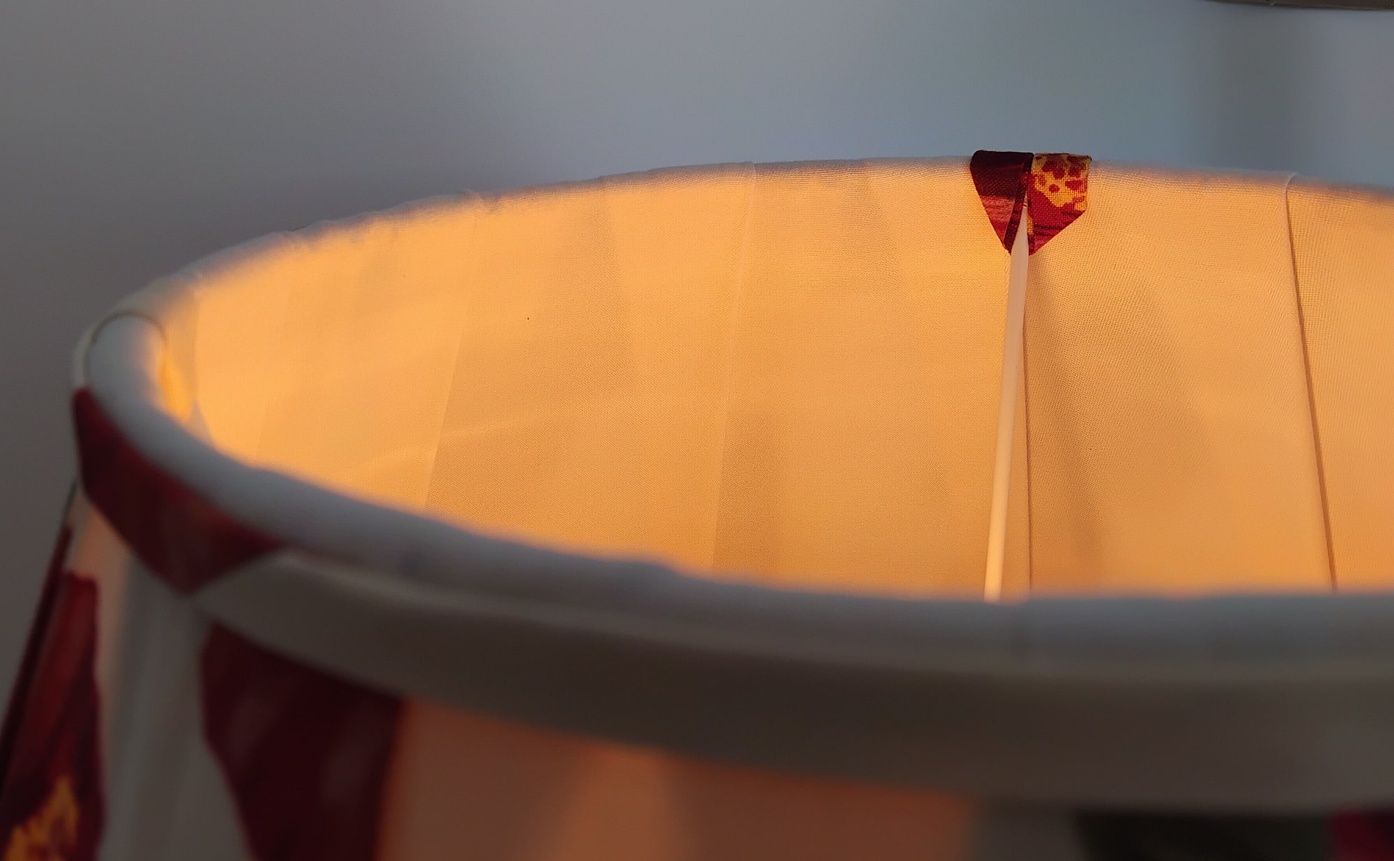 cone plissé tiaré rouge (3)